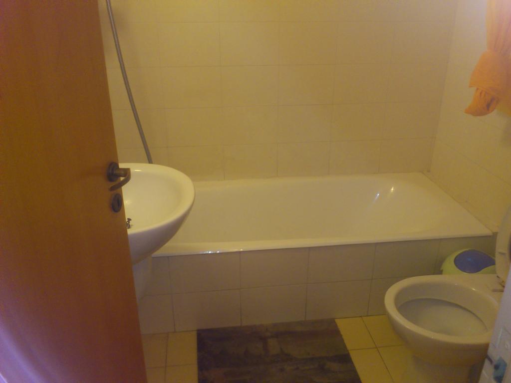 Carisa Olympic Court Apartment Larnaca Rum bild